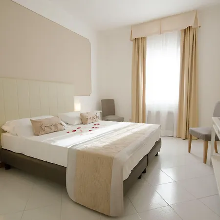 Al Sole 3* バルドリーノ